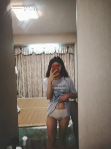 00后大二女生私下反差给我看