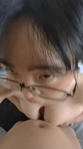 与大奶巨乳人妻梅姐的乳交，她那脉脉含情的表情