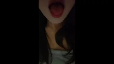 天津诱人女大宿舍自慰水超多顺着流