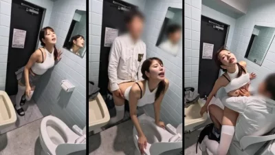 学姐在教室里就想要然后到厕所解决，这表情太骚了